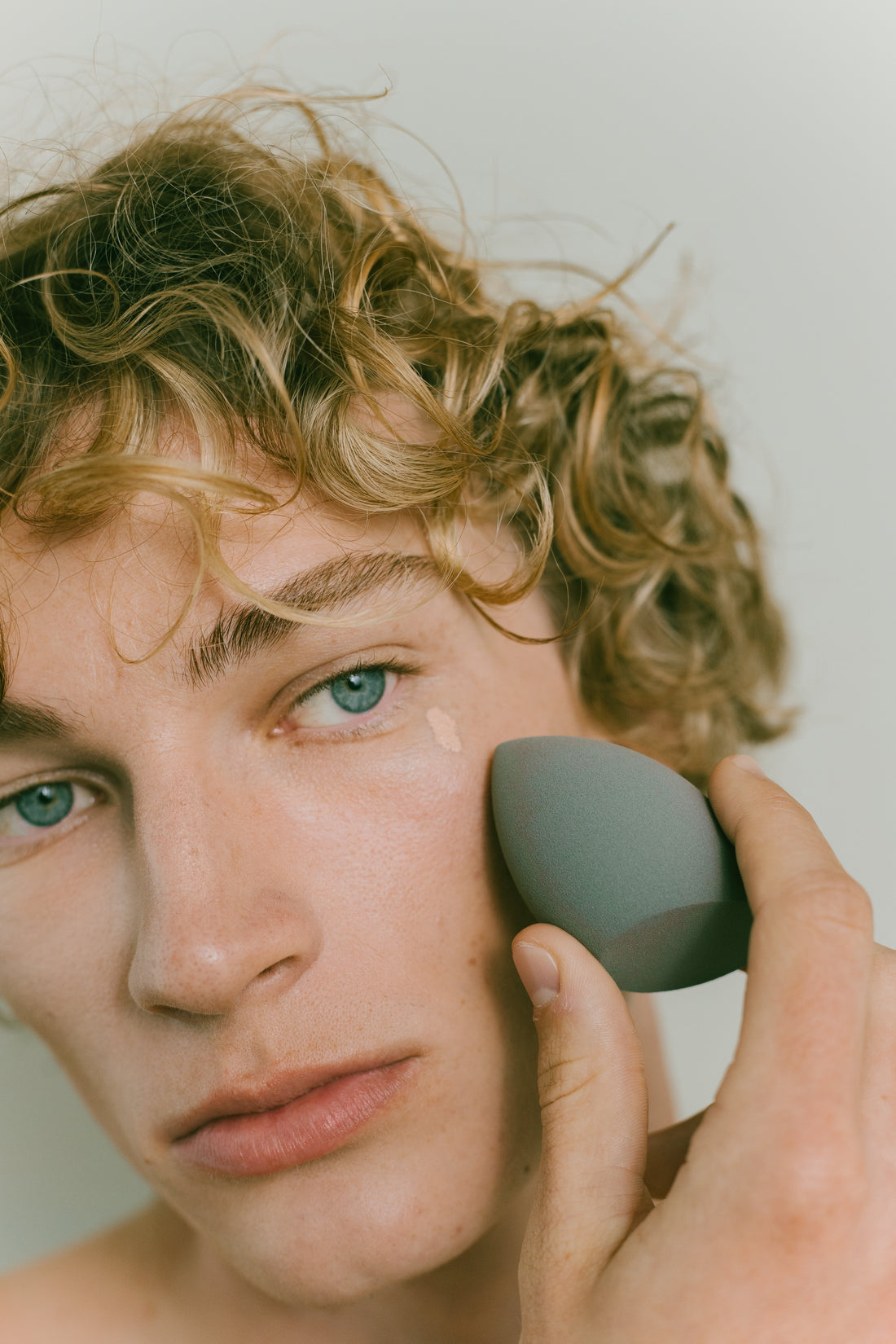 Image of a man applying Kint Concealer.